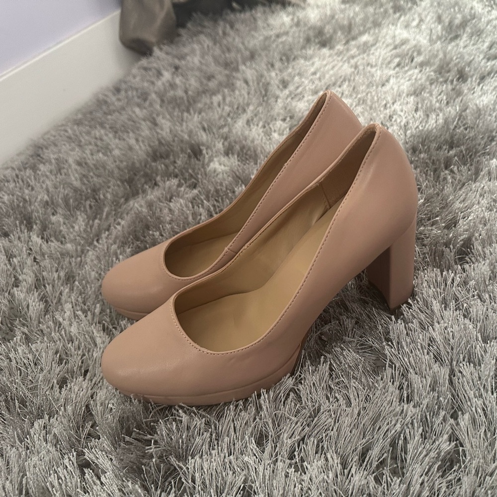 Size 8 pumps